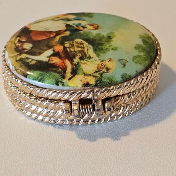 Vintage Pill Case Gold Tone Oval with Country Side Figural Painting - Picture 5 of 9